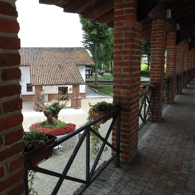 Hotel Novarello Granozzo con Monticello ภายนอก รูปภาพ
